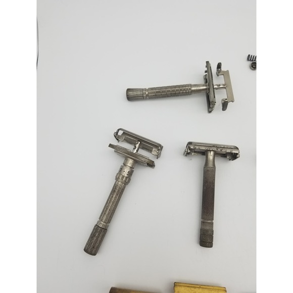 Lot of Vintage Safety Razors & Parts Schick Ever Sharp Clix Gillette & More mens - Picture 5 of 7